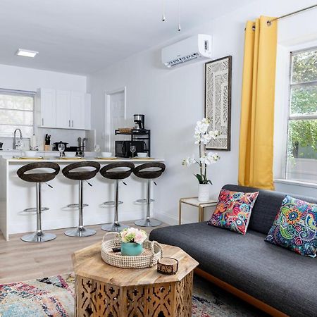 Beautiful Casita With King Bed And Private Patio Close To Calle 8, Mia Airport, Coral Gables Miami Eksteriør bilde