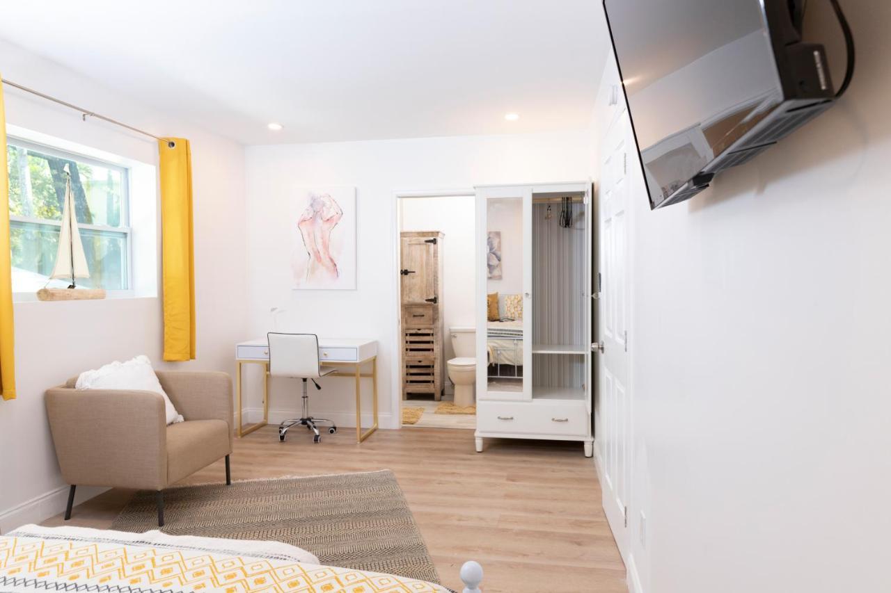 Beautiful Casita With King Bed And Private Patio Close To Calle 8, Mia Airport, Coral Gables Miami Eksteriør bilde