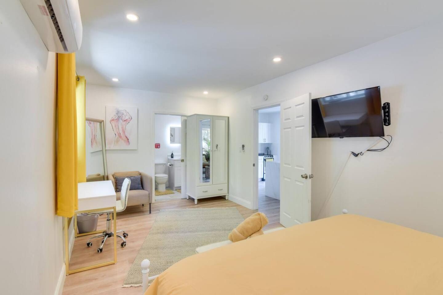 Beautiful Casita With King Bed And Private Patio Close To Calle 8, Mia Airport, Coral Gables Miami Eksteriør bilde