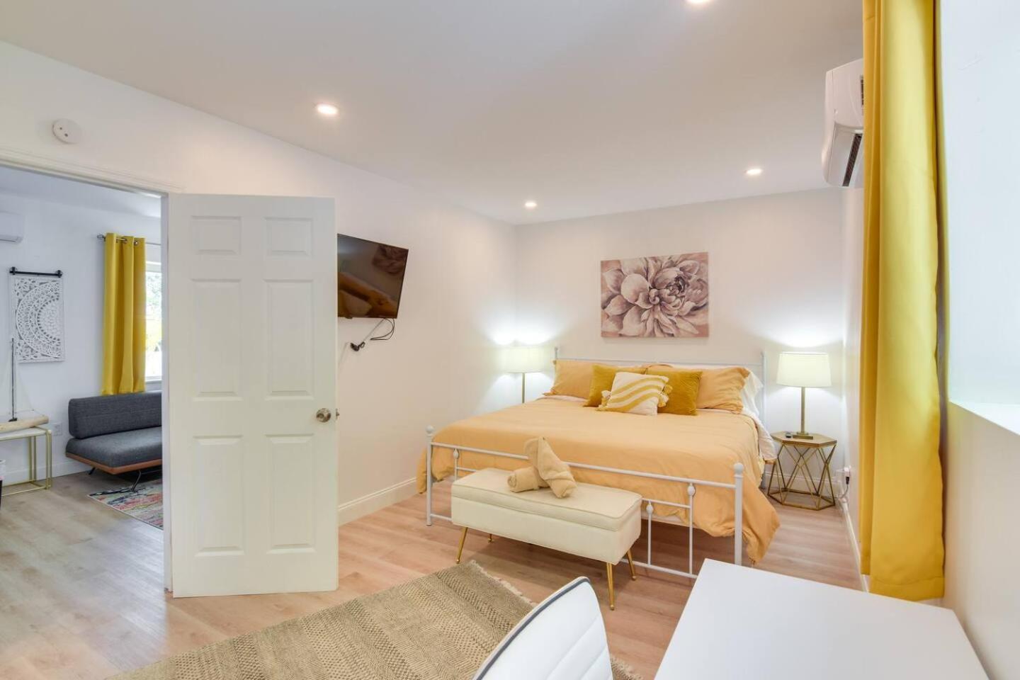 Beautiful Casita With King Bed And Private Patio Close To Calle 8, Mia Airport, Coral Gables Miami Eksteriør bilde